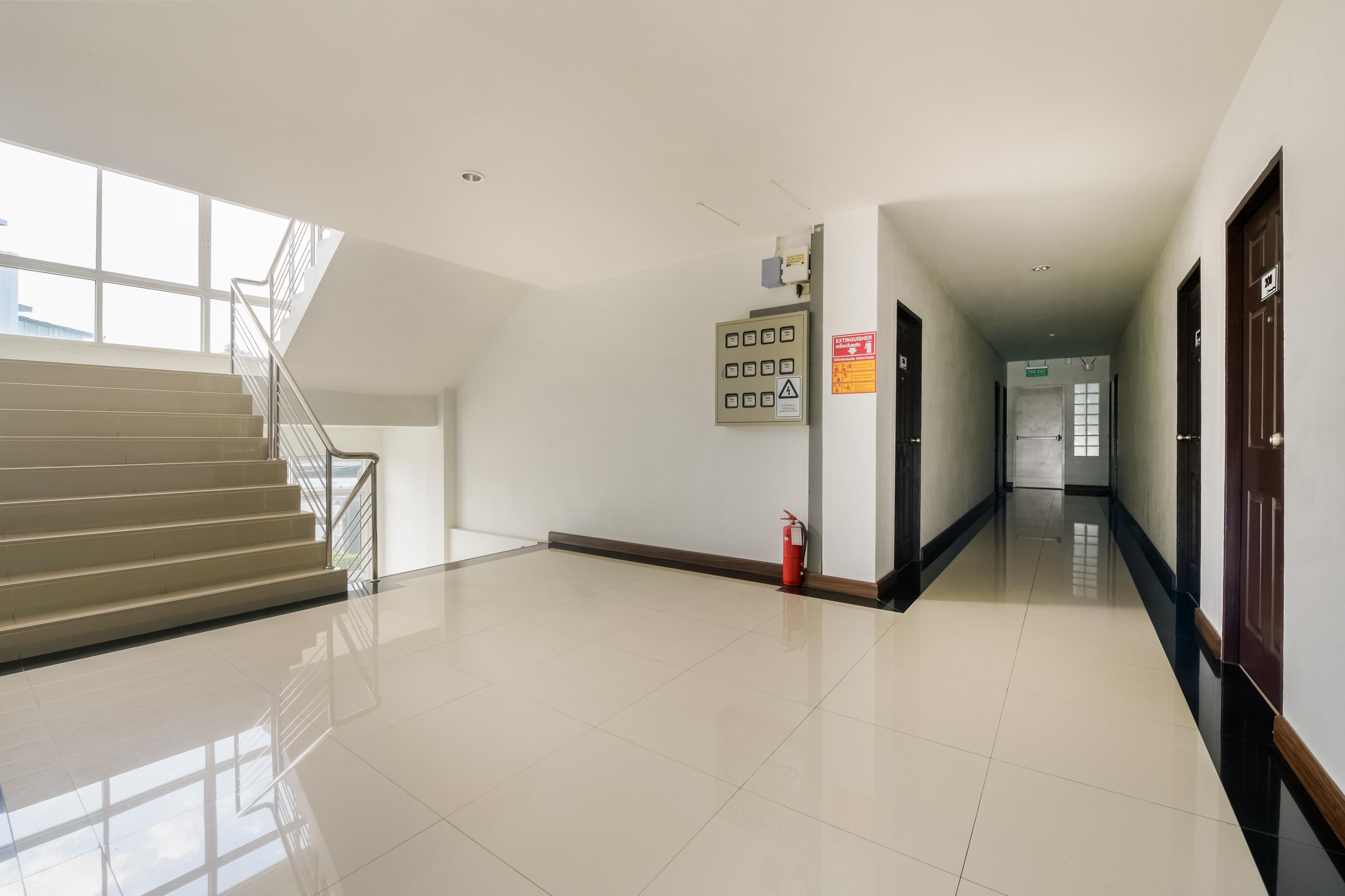 Oyo 350 Mae Saeng Place Si Racha Extérieur photo