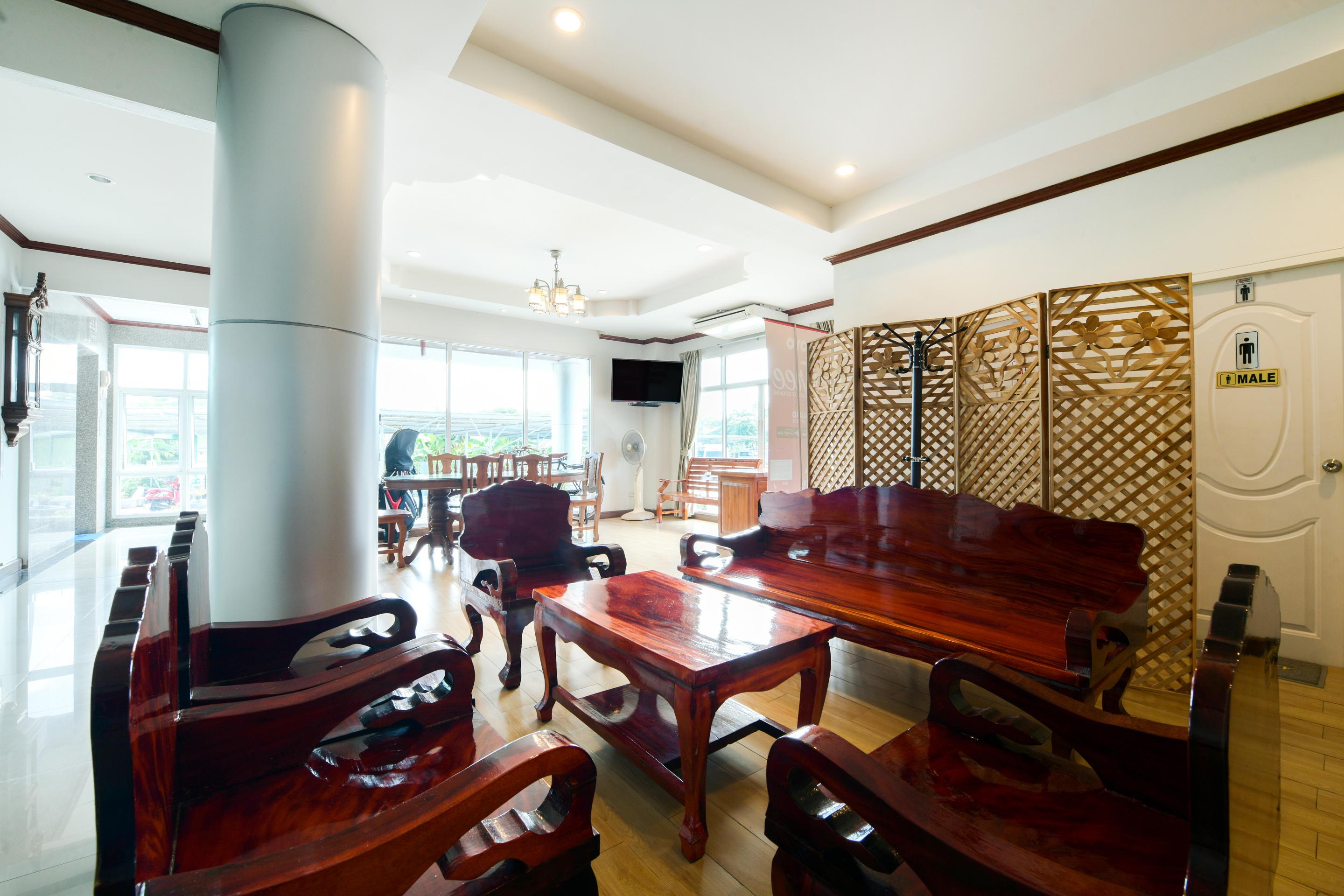 Oyo 350 Mae Saeng Place Si Racha Extérieur photo