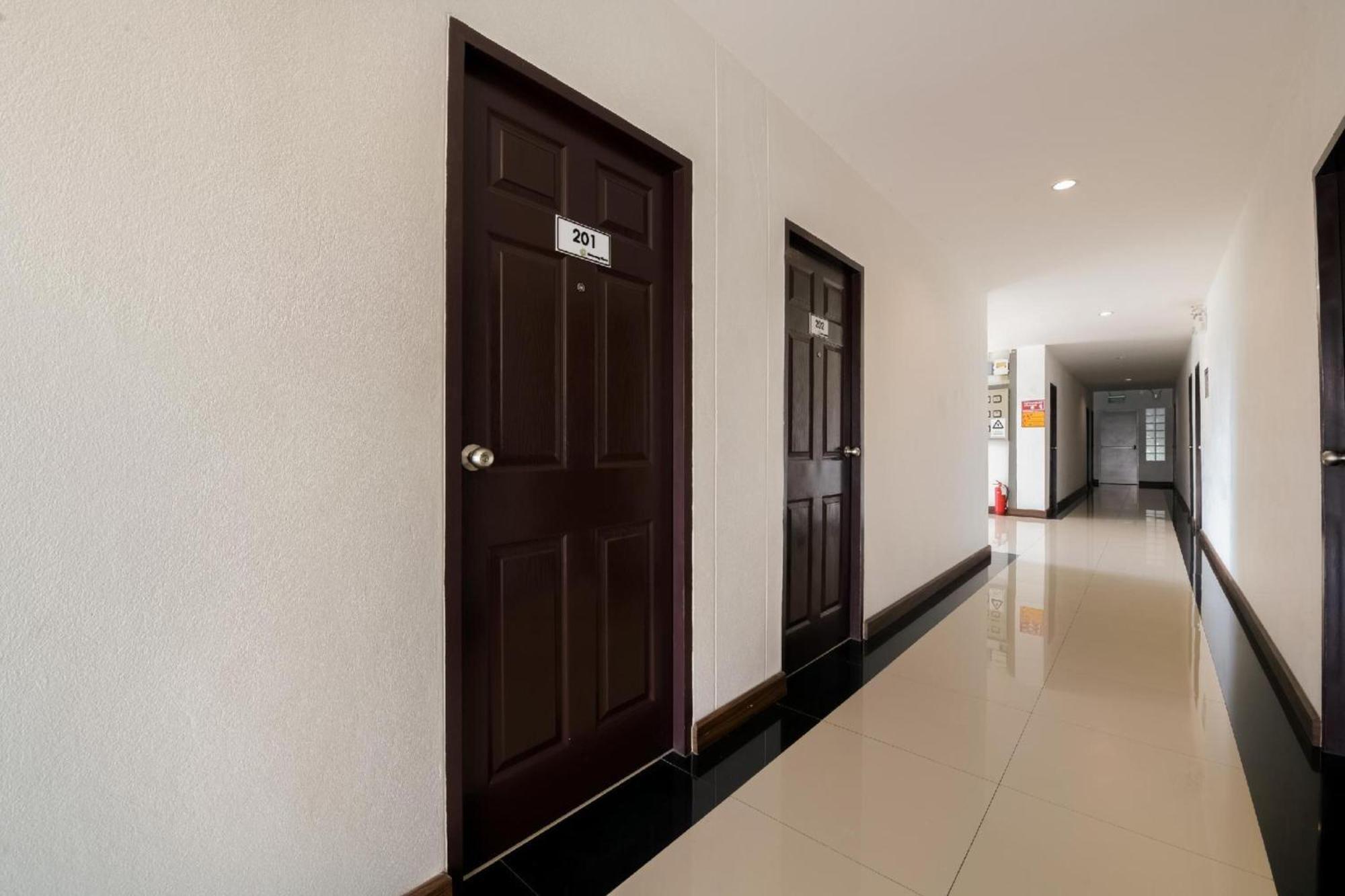 Oyo 350 Mae Saeng Place Si Racha Extérieur photo