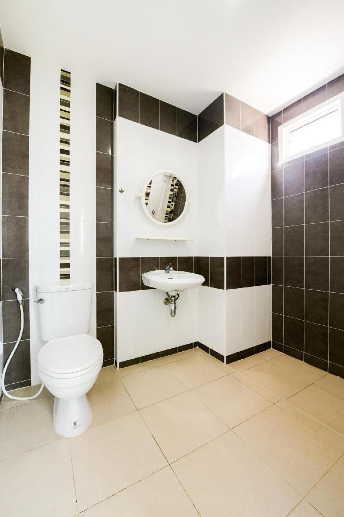 Oyo 350 Mae Saeng Place Si Racha Extérieur photo